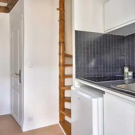 New Cocoon Duplex For 2 In The Heart Of Paris